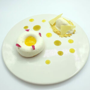 cheesecake_di_formaggio_cremoso_vaccino__ananas__salvia_e_gelato_al_fiordilatte_e_pepe_lungo